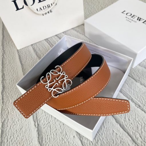 LOEWE Anagram Belt. Original Quality Belt including gift box, care book, dust bag, authenticity card. This belt is crafted in smooth calfskin with a LOEWE Anagram buckle. The label’s now-iconic Anagram – rendered in gleaming golden/silver/black tone metal – takes no lesser pride of place, though. Originally designed in 1970 in homage to the label’s founder and refreshed when Jw Anderson took over the reins, it’s an icon that points to the past and future at once. 