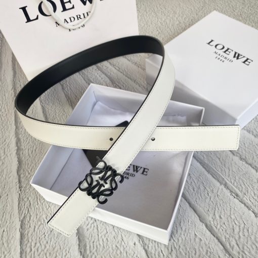 LOEWE Anagram Belt. Original Quality Belt including gift box, care book, dust bag, authenticity card. This belt is crafted in smooth calfskin with a LOEWE Anagram buckle. The label’s now-iconic Anagram – rendered in gleaming golden/silver/black tone metal – takes no lesser pride of place, though. Originally designed in 1970 in homage to the label’s founder and refreshed when Jw Anderson took over the reins, it’s an icon that points to the past and future at once. 