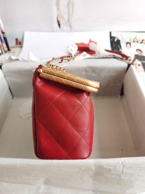 CHANEL Kiss-Lock Clasp Bag. Authentic quality luxury bag crafted in genuine leather comes with authenticity card, dust bag and gift bag. The epitome of style and versatility: embrace luxury with comfort. We have a strong admiration for the exquisite design of this bag, particularly the attractive shape and the intricately crafted diamond quilted pattern on its body. The top of the bag showcases a sleek metal plate embellished with the iconic signature of the house, complemented by a secure lock closure. For added convenience, the bag can be effortlessly carried either on the shoulder or across the body, courtesy of the adjustable shoulder strap. This strap allows you to personalize the fit and ensure optimal comfort.