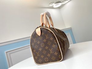 LOUIS VUITTON Speedy 30. Authentic quality luxury bag crafted in genuine leather comes with authenticity card, dust bag and gift bag. The Iconic Companion for Stylish City Life. The LV Speedy 30 is a sophisticated and compact handbag crafted from the renowned Monogram canvas. It serves as a fashionable companion for navigating city life with elegance. Originally introduced in 1930 under the name "Express," this iconic bag draws inspiration from the fast-paced transportation of that era. The modernized Speedy preserves its timeless status as a signature House icon, boasting a distinctive silhouette, delicately rolled leather handles, and a beautifully engraved signature padlock. - KRIS + KIKO LOUIS VUITTON Speedy 30. Authentic quality luxury bag crafted in genuine leather comes with authenticity card, dust bag and gift bag. The Iconic Companion for Stylish City Life. The LV Speedy 30 is a sophisticated and compact handbag crafted from the renowned Monogram canvas. It serves as a fashionable companion for navigating city life with elegance. Originally introduced in 1930 under the name "Express," this iconic bag draws inspiration from the fast-paced transportation of that era. The modernized Speedy preserves its timeless status as a signature House icon, boasting a distinctive silhouette, delicately rolled leather handles, and a beautifully engraved signature padlock.