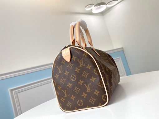 LOUIS VUITTON Speedy 30. Authentic quality luxury bag crafted in genuine leather comes with authenticity card, dust bag and gift bag. The Iconic Companion for Stylish City Life. The LV Speedy 30 is a sophisticated and compact handbag crafted from the renowned Monogram canvas. It serves as a fashionable companion for navigating city life with elegance. Originally introduced in 1930 under the name "Express," this iconic bag draws inspiration from the fast-paced transportation of that era. The modernized Speedy preserves its timeless status as a signature House icon, boasting a distinctive silhouette, delicately rolled leather handles, and a beautifully engraved signature padlock.