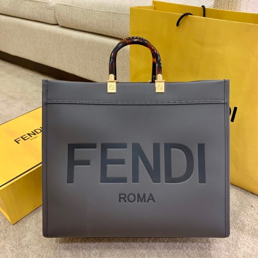 FENDI Sunshine Medium Tote. Original Quality Bag including gift box, care book, dust bag, authenticity card. Equipped with a spacious lined internal compartment, edges in tone on tone leather, and gold-finish hardware. Can be carried by hand or worn on the shoulder thanks to the two handles and detachable shoulder strap.
