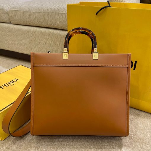 FENDI Sunshine Medium Tote. Original Quality Bag including gift box, care book, dust bag, authenticity card. Equipped with a spacious lined internal compartment, edges in tone on tone leather, and gold-finish hardware. Can be carried by hand or worn on the shoulder thanks to the two handles and detachable shoulder strap.