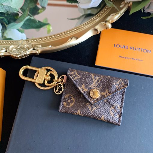 LOUIS VUITTON Kirigami Pouch Bag Charm & Key Holder. Authentic quality luxury accessory crafted in genuine leather comes with authenticity card, dust bag and gift bag. Exquisite Practicality, Perfected Elegance. The pouch bag charm and key holder effortlessly combine practicality and elegance. The design showcases the iconic Monogram canvas, adding a touch of versatility. With a functional pouch that opens through a convenient snap button, every detail is flawlessly crafted. Inside, a luxurious suede lining awaits, complemented by House emblems like the LV Circle charm and signature engraving, adding a distinctive touch.