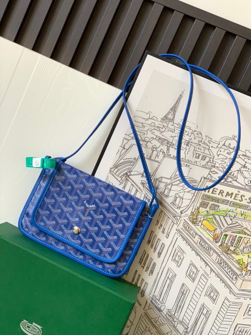 GOYARD Plumet Pocket Wallet. Authentic quality luxury bag crafted in genuine leather comes with authenticity card, dust bag and gift bag. Parisian Elegance Meets Functional Versatility. The Plumet pocket wallet derives its inspiration from the exquisite pocket featured in the Saint Louis bag. Paying a heartfelt tribute to the industrious laborers of Paris's vibrant ports, who skillfully navigated rafts to their destinations along the picturesque banks of the River Seine, this wallet seamlessly blends form and function. Crafted with dedicated compartments for coins, bills, and cards, the Plumet pocket wallet boasts a versatile design. It can be effortlessly worn across the chest, transforming into a chic miniature bag with the convenience of its removable strap. With its three distinct pockets, it gracefully accommodates its contents, adapting with elegance to your everyday needs.