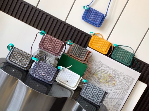 GOYARD Plumet Pocket Wallet. Authentic quality luxury bag crafted in genuine leather comes with authenticity card, dust bag and gift bag. Parisian Elegance Meets Functional Versatility. The Plumet pocket wallet derives its inspiration from the exquisite pocket featured in the Saint Louis bag. Paying a heartfelt tribute to the industrious laborers of Paris's vibrant ports, who skillfully navigated rafts to their destinations along the picturesque banks of the River Seine, this wallet seamlessly blends form and function. Crafted with dedicated compartments for coins, bills, and cards, the Plumet pocket wallet boasts a versatile design. It can be effortlessly worn across the chest, transforming into a chic miniature bag with the convenience of its removable strap. With its three distinct pockets, it gracefully accommodates its contents, adapting with elegance to your everyday needs.