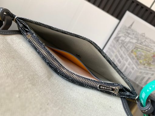 GOYARD Plumet Pocket Wallet. Authentic quality luxury bag crafted in genuine leather comes with authenticity card, dust bag and gift bag. Parisian Elegance Meets Functional Versatility. The Plumet pocket wallet derives its inspiration from the exquisite pocket featured in the Saint Louis bag. Paying a heartfelt tribute to the industrious laborers of Paris's vibrant ports, who skillfully navigated rafts to their destinations along the picturesque banks of the River Seine, this wallet seamlessly blends form and function. Crafted with dedicated compartments for coins, bills, and cards, the Plumet pocket wallet boasts a versatile design. It can be effortlessly worn across the chest, transforming into a chic miniature bag with the convenience of its removable strap. With its three distinct pockets, it gracefully accommodates its contents, adapting with elegance to your everyday needs.