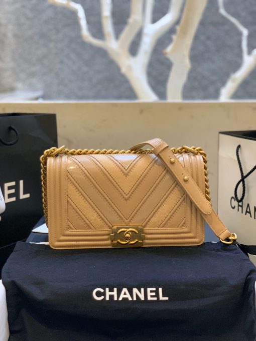 CHANEL Medium Chevron Mix Leather Boy Bag. Original Quality Bag including gift box, care book, dust bag, authenticity card. Chanel introduces a new style for their iconic Boy Bag. For the brand’s Spring/Summer 2016 Collection, this Boy Bag comes in a mix of three different leathers: Calfskin, Suede Calfskin and Grained Calfskin. A handle-chain in gilded metal allowing a carried hand or shoulder. This is a marvelous shoulder bag for day or evening and just the essentials, from Chanel!