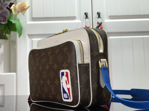 LOUIS VUITTON with NBA NIL Messenger. Authentic quality luxury bag crafted in genuine leather comes with authenticity card, dust bag and gift bag. Redefining Fan Fashion. As part of his remarkable collaboration with the NBA, Virgil Abloh presents the exquisite Nil Messenger crafted from luxurious Monogram canvas, accentuated by a leather NBA logo patch gracefully adorning its side. The bag's adjustable leather strap provides a seamless and comfortable carrying experience, perfectly complemented by the convenience of two outside pockets and a back pocket, allowing swift and effortless access to your cherished belongings.