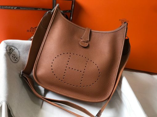 HERMÈS 'Évelyne' III 29 Shoulder Bag. Original Quality Bag with literature, dust bag, box and authenticity card. Since 1978, this bag has enchanted style-conscious riders. First intended to tend horses, it is sewn without a lining and brightened up with an “H” perforation, which the person wears against the body, in order to allow the equipment to dry. With its girth-like shoulder strap, the Évelyne is the perfect heart-minder.