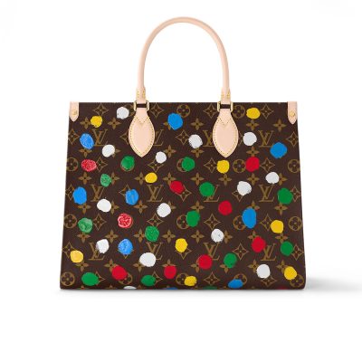 LV X YK Onthego MM. Original Quality Bag including gift box, care book, dust bag, authenticity card. As part of the major new Louis Vuitton x Yayoi Kusama collaboration, the LVxYK OnTheGo MM features an eye-catching print based on the eminent Japanese artist’s signature dots. Monogram canvas is adorned with multicolored dots painstakingly reproduced from a trunk that Kusama painted a decade ago after her first collaboration with the House. A body-friendly bag that makes an upbeat artistic statement.