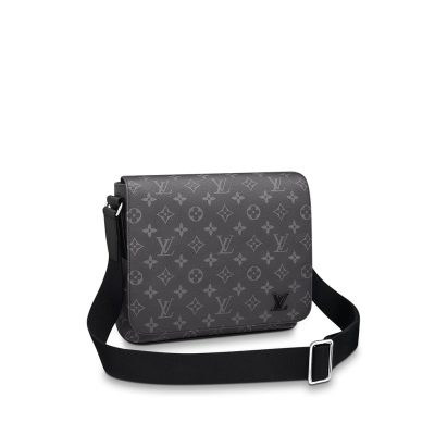 LOUIS VUITTON DISTRICT Messenger Bag. Original Quality Bag including gift box, care book, dust bag, authenticity card. A stylish and easy-to-wear messenger bag, the new District PM is the ideal companion for everyday life. With its elegant details, lightweight and surprisingly spacious interior, it's the perfect combination of functionality and elegance.