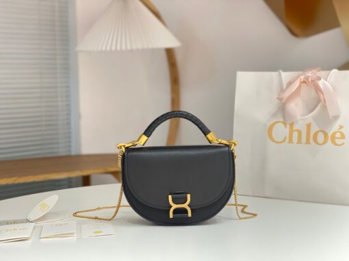 CHLOÉ Marcie Chain Flap Bag. Authentic quality luxury bag crafted in genuine leather comes with authenticity card, dust bag and gift bag. Elevating Iconic Elegance: Marcie Line Redefined. Experience a fresh take on Chloé's iconic Marcie line with this exquisite chain flap bag, meticulously crafted from a captivating blend of nappa lambskin, grained calfskin, and sumptuous suede. The line's signature hardware undergoes a graceful transformation, now adorned with Chloé's engraved jewelry hallmark, adorning the flap with sophistication. An intricately hand-braided top handle pays homage to another hallmark Marcie feature, while a gracefully extended chain strap adds a refined touch. Whether you choose to drape it over your shoulder or wear it cross-body during the day, or opt to detach the strap and carry it by hand for a sophisticated evening ensemble, this flap bag is a versatile masterpiece. Chloé's Marcie bag line effortlessly melds a feminine aesthetic with the free-spirited vibe of the '70s. An equestrian-inspired allure takes center stage, elevated by the allure of gleaming gold-toned hardware, resulting in a distinctly feminine yet timelessly chic look.