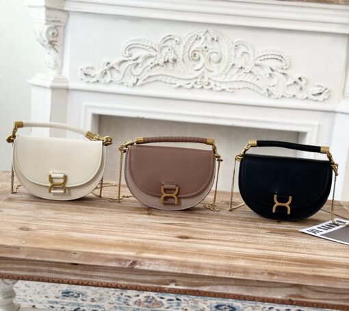 CHLOÉ Marcie Chain Flap Bag. Authentic quality luxury bag crafted in genuine leather comes with authenticity card, dust bag and gift bag. Elevating Iconic Elegance: Marcie Line Redefined. Experience a fresh take on Chloé's iconic Marcie line with this exquisite chain flap bag, meticulously crafted from a captivating blend of nappa lambskin, grained calfskin, and sumptuous suede. The line's signature hardware undergoes a graceful transformation, now adorned with Chloé's engraved jewelry hallmark, adorning the flap with sophistication. An intricately hand-braided top handle pays homage to another hallmark Marcie feature, while a gracefully extended chain strap adds a refined touch. Whether you choose to drape it over your shoulder or wear it cross-body during the day, or opt to detach the strap and carry it by hand for a sophisticated evening ensemble, this flap bag is a versatile masterpiece. Chloé's Marcie bag line effortlessly melds a feminine aesthetic with the free-spirited vibe of the '70s. An equestrian-inspired allure takes center stage, elevated by the allure of gleaming gold-toned hardware, resulting in a distinctly feminine yet timelessly chic look.