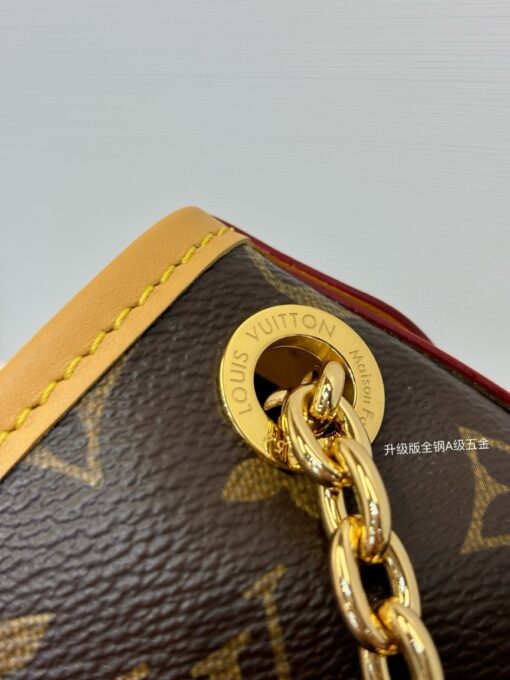 LOUIS VUITTON CarryAll BB. Authentic quality luxury bag crafted in genuine leather comes with authenticity card, dust bag and gift bag. Effortless Elegance, Day to Night – The CarryAll BB Reimagined. The iconic CarryAll BB returns this season with a stylish twist, perfect for transitioning from day to evening. Expertly crafted from the House’s signature Monogram canvas, it’s elevated with a gleaming gold-toned chain adorned with Monogram Flowers. Thoughtful details like the contrasting leather name tag and matching lace closure add a refined touch. Inside, a zipped pocket offers a convenient spot to keep your everyday essentials—like a credit card—close at hand.