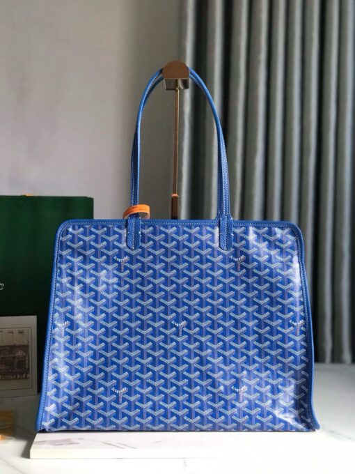 GOYARD Hardy PM Bag. Authentic quality luxury bag crafted in genuine leather comes with authenticity card, dust bag and gift bag. Effortless Elegance, Everyday Function. The Hardy PM bag is the perfect companion for everyday use or work, easily fitting A4 files with ease. Designed for those who value lightness, flexibility, and added security, it features a zip closure to keep your essentials safe. With long, comfortable handles, it's ideal for carrying over the shoulder all day with ease.