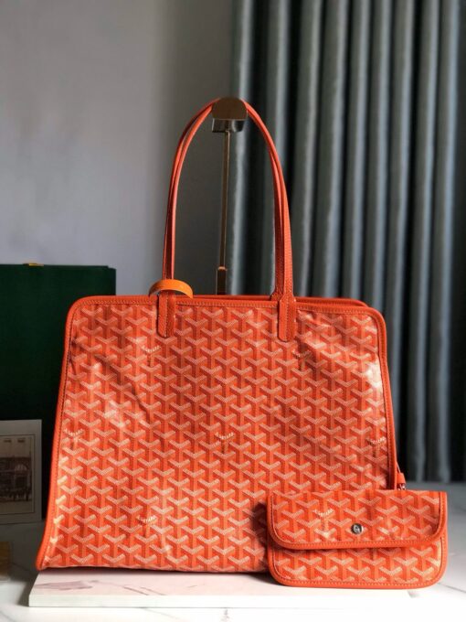 GOYARD Hardy PM Bag. Authentic quality luxury bag crafted in genuine leather comes with authenticity card, dust bag and gift bag. Effortless Elegance, Everyday Function. The Hardy PM bag is the perfect companion for everyday use or work, easily fitting A4 files with ease. Designed for those who value lightness, flexibility, and added security, it features a zip closure to keep your essentials safe. With long, comfortable handles, it's ideal for carrying over the shoulder all day with ease.