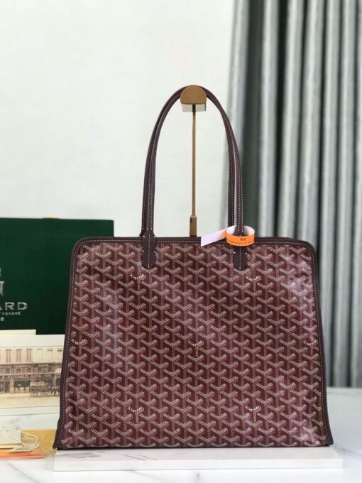 GOYARD Hardy PM Bag. Authentic quality luxury bag crafted in genuine leather comes with authenticity card, dust bag and gift bag. Effortless Elegance, Everyday Function. The Hardy PM bag is the perfect companion for everyday use or work, easily fitting A4 files with ease. Designed for those who value lightness, flexibility, and added security, it features a zip closure to keep your essentials safe. With long, comfortable handles, it's ideal for carrying over the shoulder all day with ease.