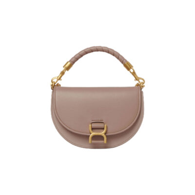 CHLOÉ Marcie Chain Flap Bag. Authentic quality luxury bag crafted in genuine leather comes with authenticity card, dust bag and gift bag. Elevating Iconic Elegance: Marcie Line Redefined. Experience a fresh take on Chloé's iconic Marcie line with this exquisite chain flap bag, meticulously crafted from a captivating blend of nappa lambskin, grained calfskin, and sumptuous suede. The line's signature hardware undergoes a graceful transformation, now adorned with Chloé's engraved jewelry hallmark, adorning the flap with sophistication. An intricately hand-braided top handle pays homage to another hallmark Marcie feature, while a gracefully extended chain strap adds a refined touch. Whether you choose to drape it over your shoulder or wear it cross-body during the day, or opt to detach the strap and carry it by hand for a sophisticated evening ensemble, this flap bag is a versatile masterpiece. Chloé's Marcie bag line effortlessly melds a feminine aesthetic with the free-spirited vibe of the '70s. An equestrian-inspired allure takes center stage, elevated by the allure of gleaming gold-toned hardware, resulting in a distinctly feminine yet timelessly chic look.