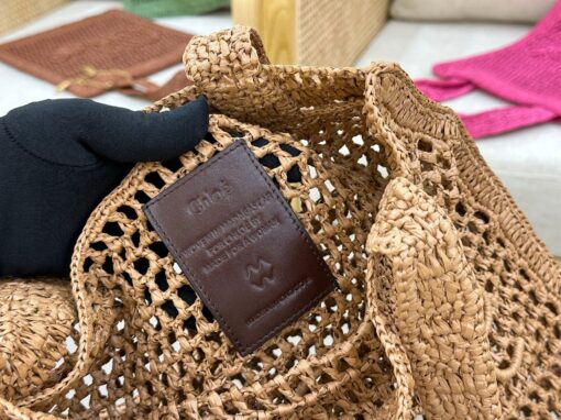 CHLOÉ Summer Banana Tote Bag. Authentic quality luxury bag crafted in genuine leather comes with authenticity card, dust bag and gift bag. Heritage in Hand: Where Artisan Craft Meets Summer Elegance. Introducing the Summer Banana Tote—an artisanal masterpiece crafted from raffia and calfskin by a single artisan over 4.5 days in partnership with Made For A Woman. This spacious tote is adorned with a handwritten signature inspired by Chloé’s rich heritage, while a playful dangling chain and delicate charms add the perfect finishing touch. A celebration of craftsmanship and effortless summer style.