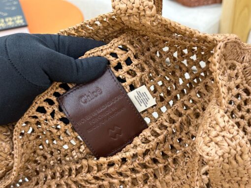 CHLOÉ Summer Banana Tote Bag. Authentic quality luxury bag crafted in genuine leather comes with authenticity card, dust bag and gift bag. Heritage in Hand: Where Artisan Craft Meets Summer Elegance. Introducing the Summer Banana Tote—an artisanal masterpiece crafted from raffia and calfskin by a single artisan over 4.5 days in partnership with Made For A Woman. This spacious tote is adorned with a handwritten signature inspired by Chloé’s rich heritage, while a playful dangling chain and delicate charms add the perfect finishing touch. A celebration of craftsmanship and effortless summer style.