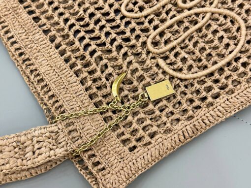 CHLOÉ Summer Banana Tote Bag. Authentic quality luxury bag crafted in genuine leather comes with authenticity card, dust bag and gift bag. Heritage in Hand: Where Artisan Craft Meets Summer Elegance. Introducing the Summer Banana Tote—an artisanal masterpiece crafted from raffia and calfskin by a single artisan over 4.5 days in partnership with Made For A Woman. This spacious tote is adorned with a handwritten signature inspired by Chloé’s rich heritage, while a playful dangling chain and delicate charms add the perfect finishing touch. A celebration of craftsmanship and effortless summer style.