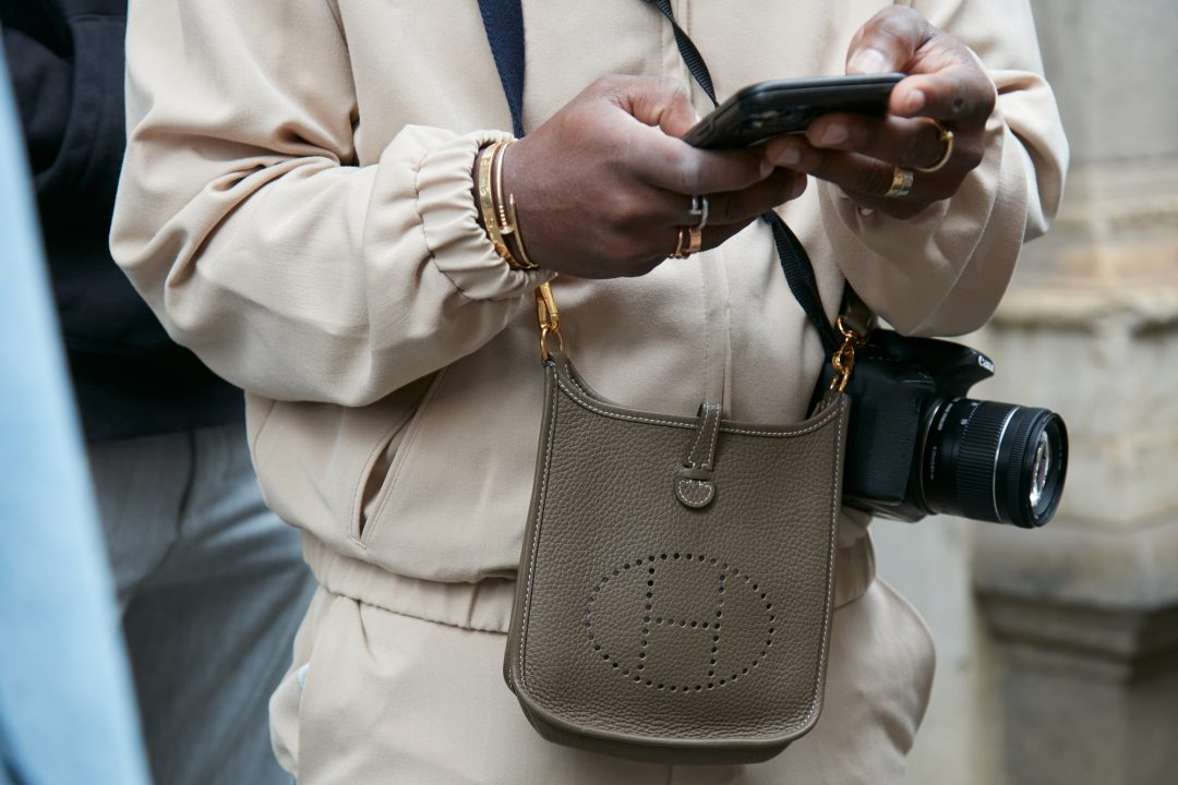 A casual streetwear look with a grey leather bag from the collection, highlighting effortless style. A casual streetwear look with a grey leather bag from the collection, highlighting effortless style.